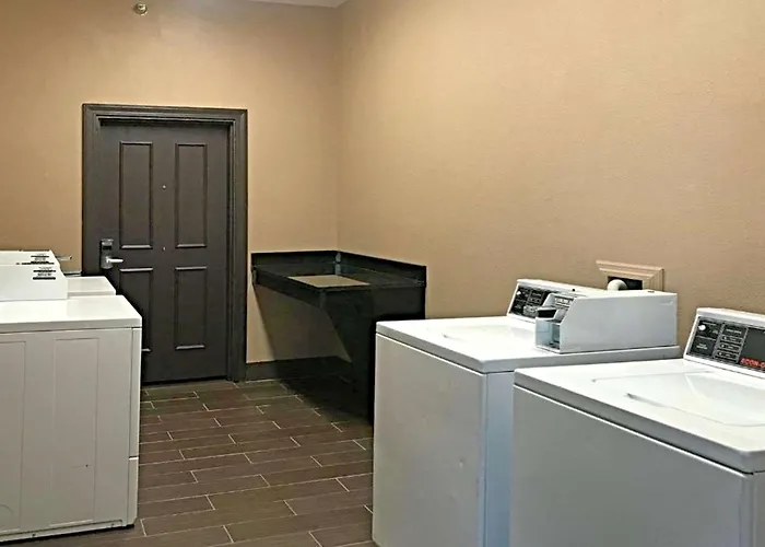 Hotel Comfort & - St Louis Area 3*