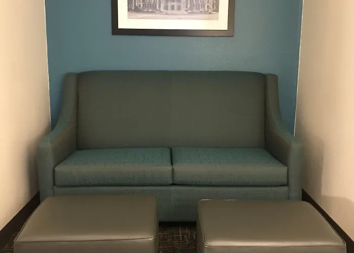 Hotel Comfort & - St Louis Area 3*