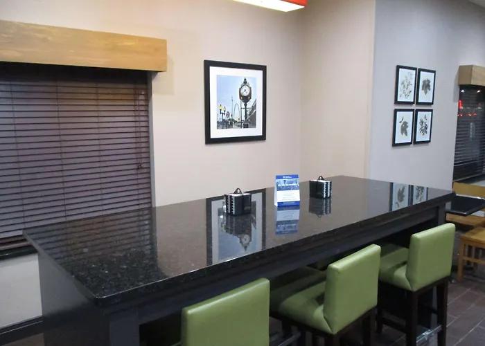 Hotel Comfort & - St Louis Area 3*