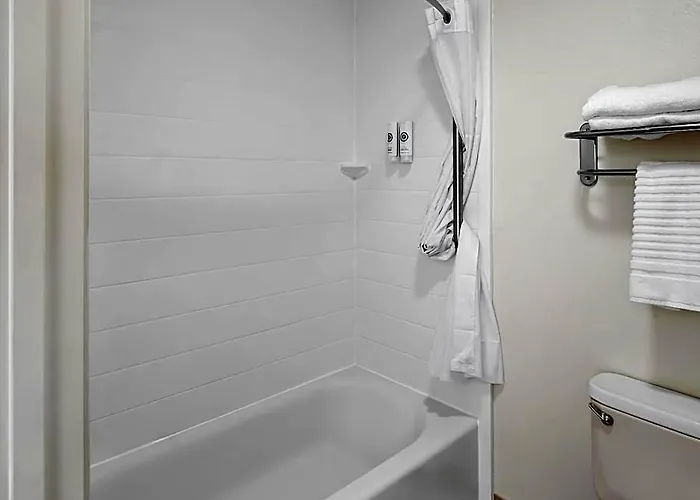 Comfort & - St Louis Area Hotel O'Fallon